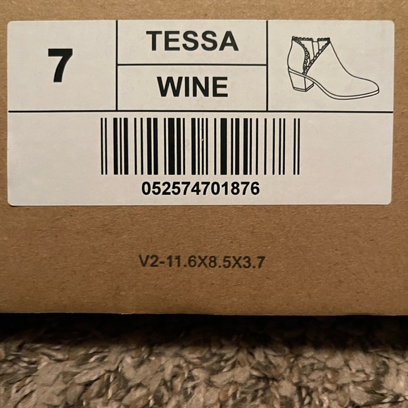 Journee Collection Size 7 ankle boots, wine color - Picture 5 of 5